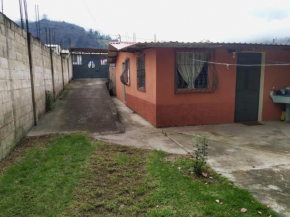 Casa en zona tranquila, con estacionamiento Priv